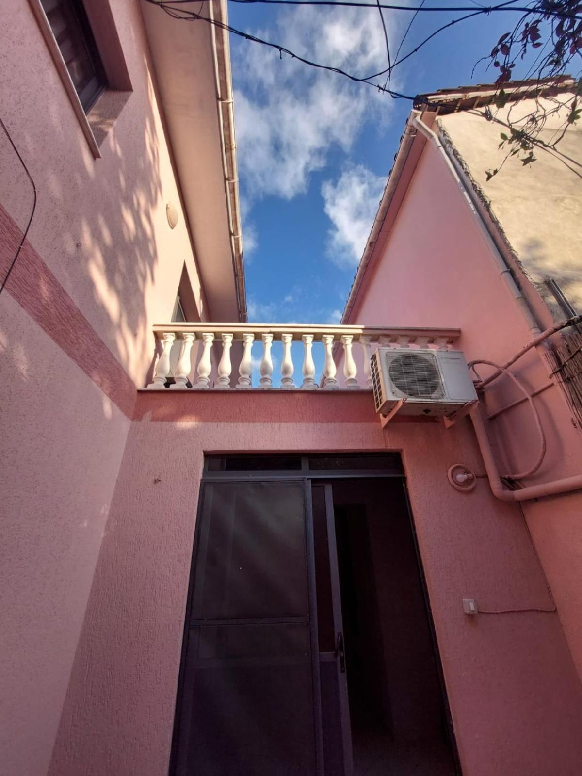Gex Guest House Tirana Exterior photo